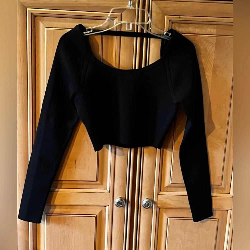 NWT Zara Women’s Knit Long Sleeve Crop Top